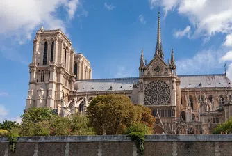 Защо даренията за Нотр Дам породиха критики срещу милиардерите