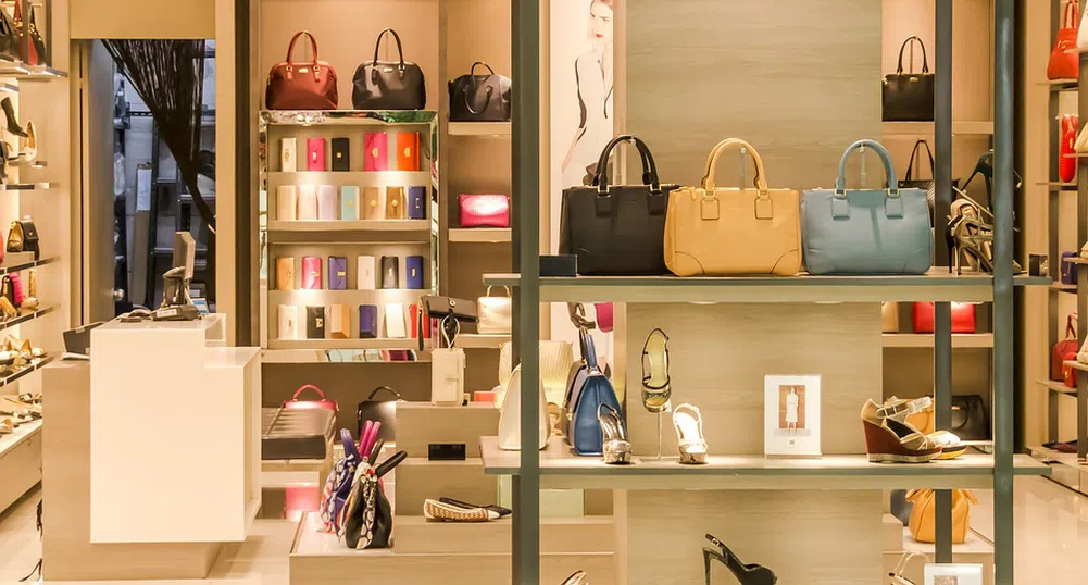 Китайски потребители похарчиха милиони за луксозни стоки в Хайнан