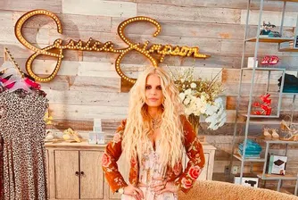 Модната й марка с продажби за над $1 млрд фалира. Сега тя иска да я възроди