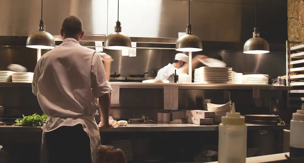 Отварят заведенията за хранене и развлечения