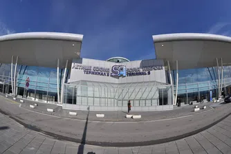 В София кацна правителственият самолет с българи, евакуирани от Израел