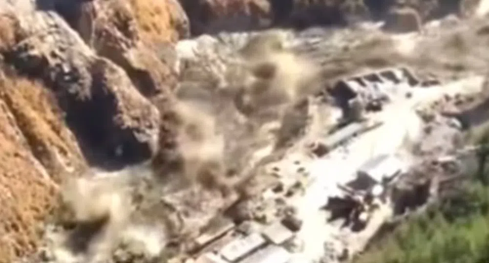 150 изчезнали в Индия при приливна вълна по река след отчупване на ледник