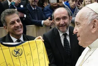 Папа Франциск благослови Efbet и ОЗК-Застраховане за помощта им към спорта