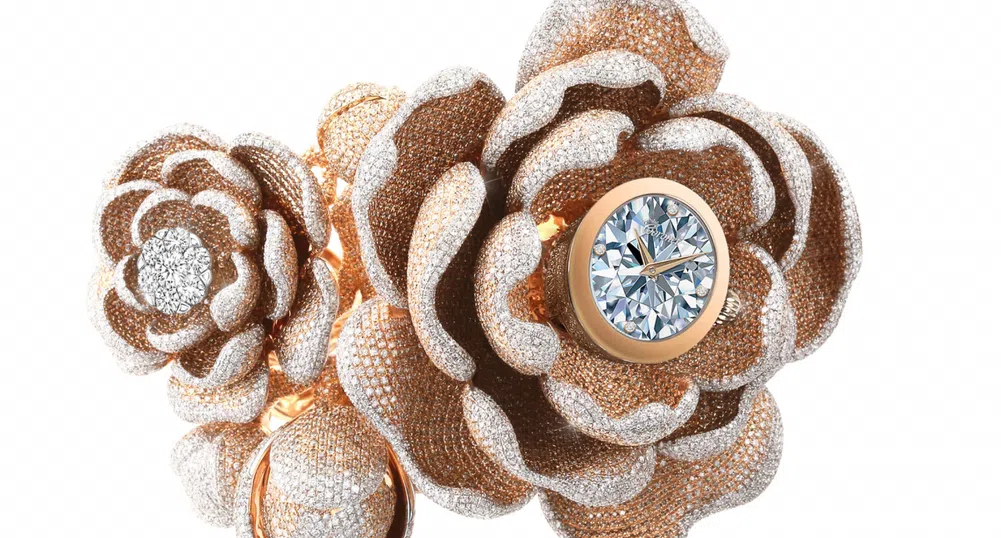 Часовник с 15 000 диаманта