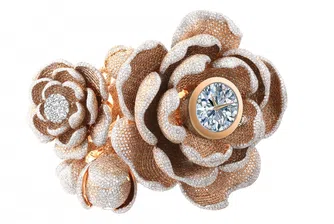 Часовник с 15 000 диаманта