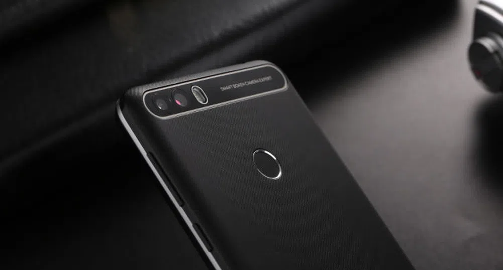 Смартфон с двойна камера срещу 60 долара