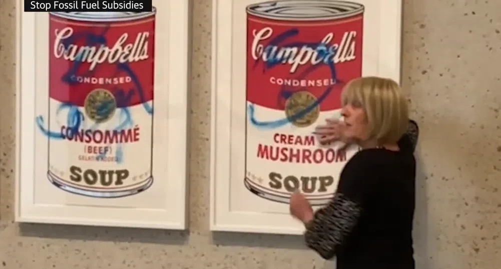 След супите срещу изкуството, активисти атакуваха супите Campbell на Уорхол