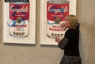 След супите срещу изкуството, активисти атакуваха супите Campbell на Уорхол
