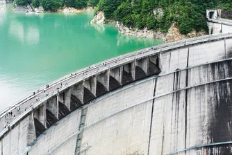 Евакуация в Перник, скъса се стена на шламохранилище