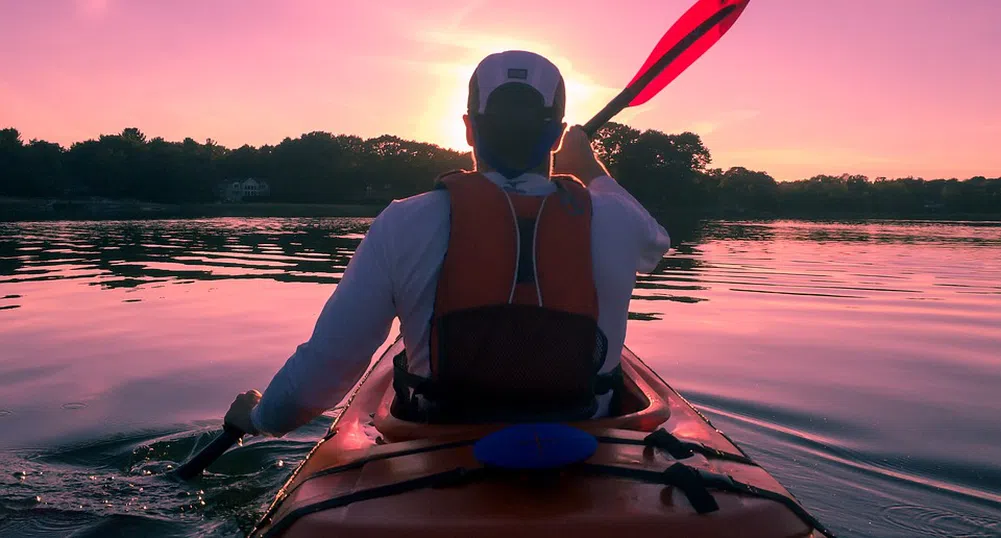 Четири начина да се заобиколите с хора, които ви тласкат напред