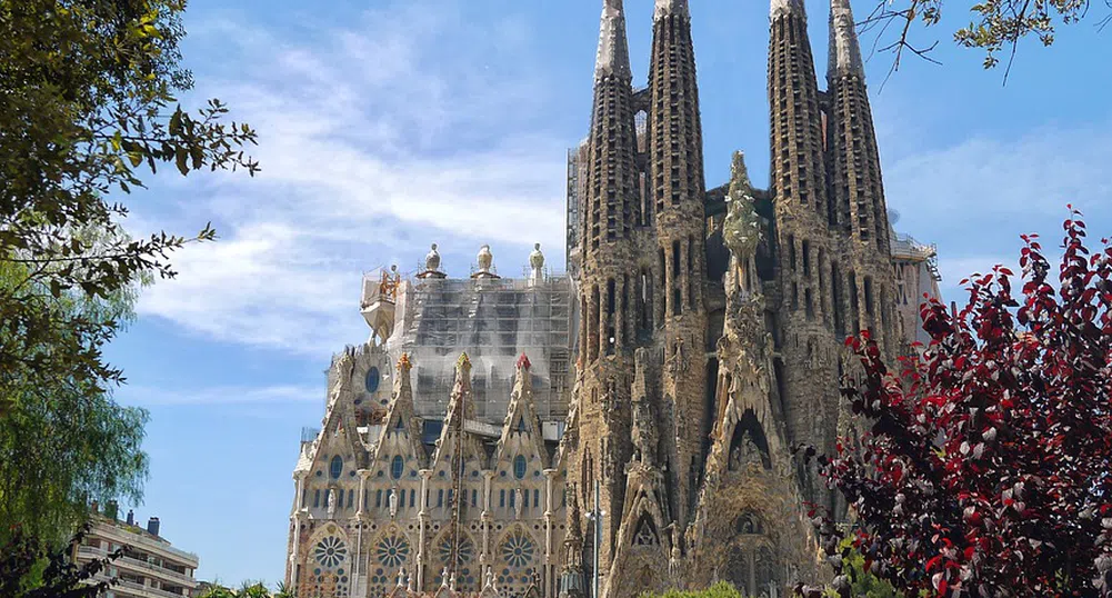 След 137 години Саграда Фамилия получи разрешение за строеж