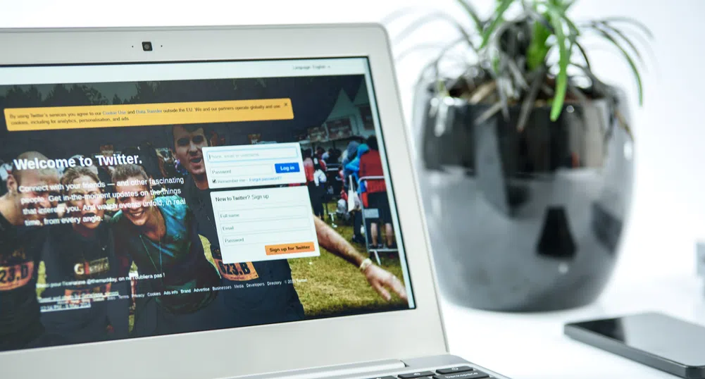 Bloomberg: Twitter планира да върне някои от съкратените служители