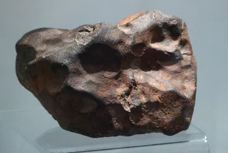 Метеорит падна върху възглавницата на спяща жена