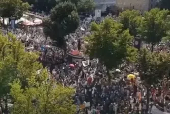 Хиляди демонстрират в Берлин срещу ограниченията заради коронавируса