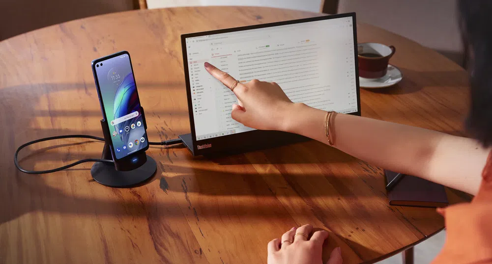 48 години след първия мобилен телефон: 5G от Motorola