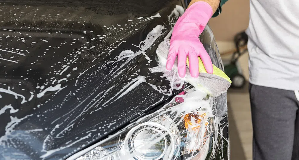 Британските автомивки разчитат на робски труд, твърди регулатор