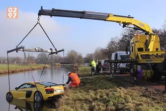 Германец потопи в река най-мощното Audi R8 V10 Plus