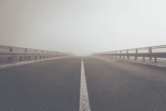 Неопитен пилот приземи самолет на магистрала в САЩ (видео)