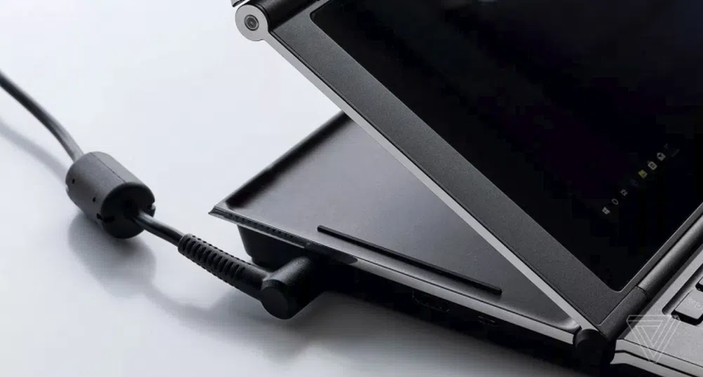 Intel показа необичаен геймърски ноутбук