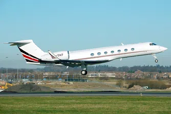 Руските олигарси започнаха да връщат частните си самолети