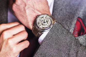 Този часовник е изработен от старо Porsche