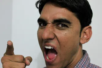 Уволниха служител за 1 минута закъснение