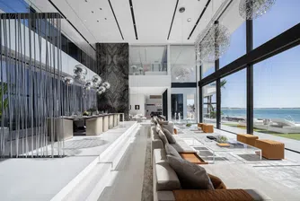 Мегаимение в Дубай се предлага заедно с Rolls Royce и рядко Ferrari