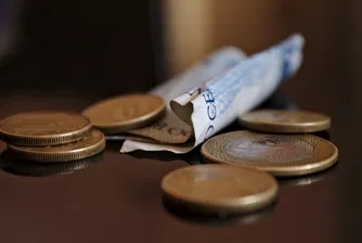 Плащанията в брой остават до 10 хил.
