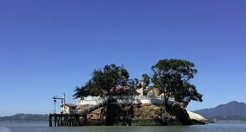 $130 000 заплата и живот на остров срещу отказ от Wi-Fi и ТВ