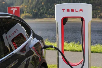 Tesla с печалба в четвърто поредно тримесечие, ще строи нова фабрика