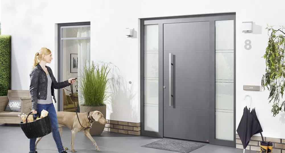 Добре дошли в бъдеще, в което никой не отваря вратата с ръце