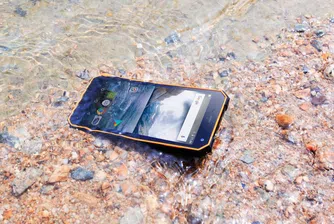 Вече има смартфон амфибия