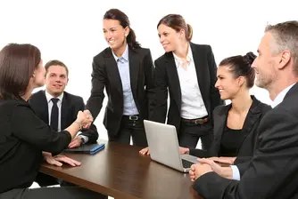 Разликата в заплащането между жените и мъжете у нас пада до 13.6%