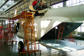 Държавата си върна ключов завод за ремонт на летателна техника