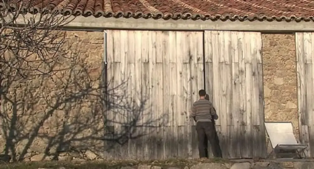 Зад тези врати няма краварник