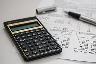 Излишък от близо 900 млн. евро по текущата и капиталовата сметка