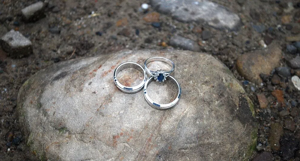 Двойка отпразнува 60-а годишнина в старото си сватбено облекло (снимки)