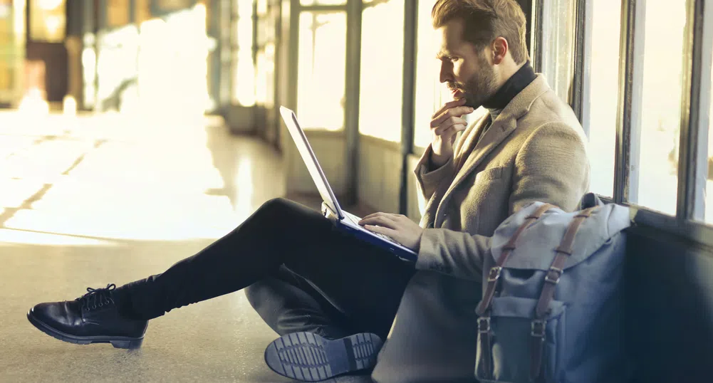 Защо вадим лаптопа и телефона от багажа си при проверките на летището?