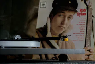 Продадоха писма и текстове на песни на Боб Дилън за 500 000 долара