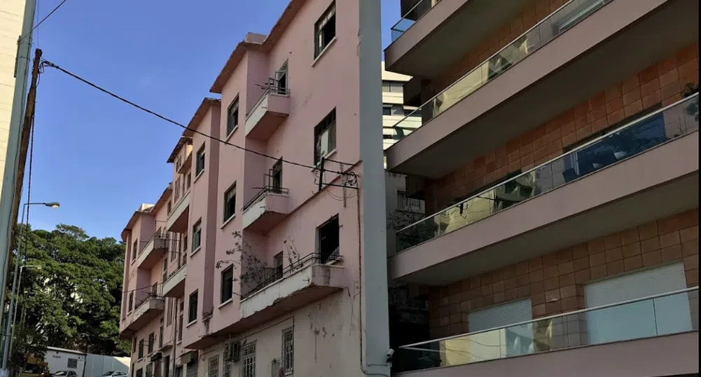 Мъж построи най-тясната къща, за да блокира гледката на брат си