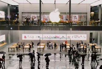 Google, Microsoft и Meta не спират да говорят за AI. Защо Apple не го прави