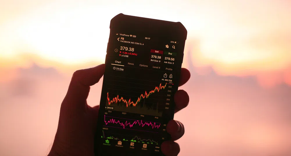 Петролът продължава да поскъпва, азиатските индекси на едномесечен връх