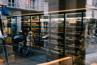 Френски супермаркети и бензиностанции замразяват цените