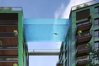 Прозрачен басейн "увисна" на 35 метра над земята между две сгради в Лондон