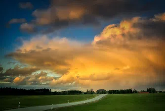 От днес става по-топло, но с гръмотевични бури