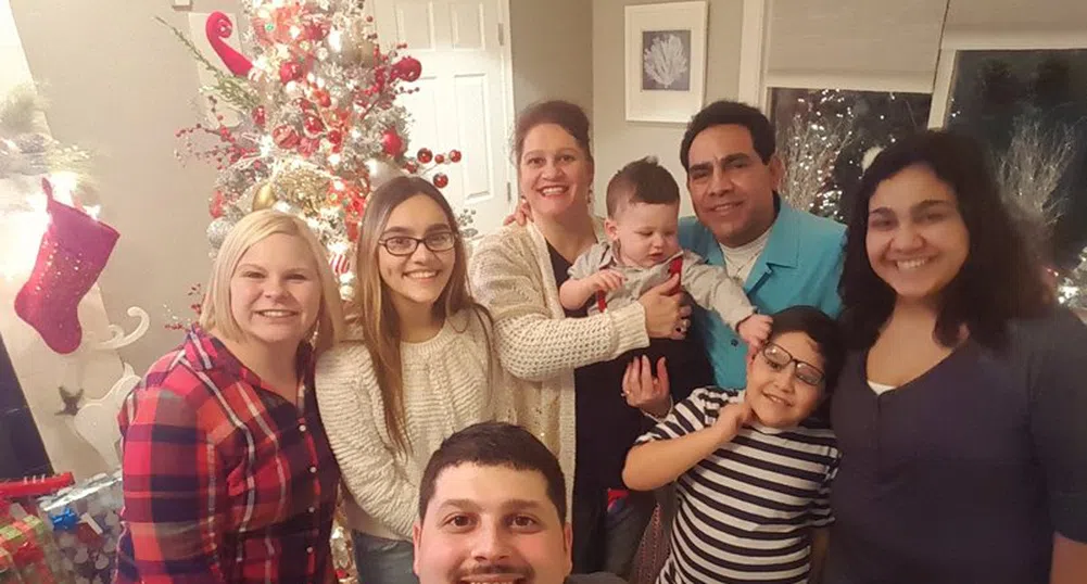 Той е от Мексико, жена му гласува за Тръмп, а него го депортираха