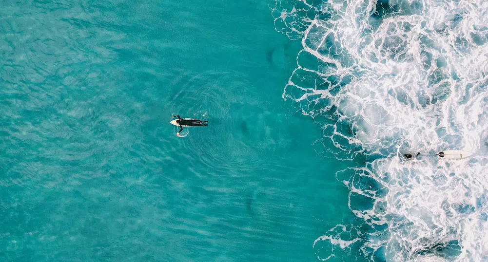 Шокиращи GoPro кадри: акула събаря седемгодишно дете от сърфа