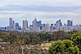 Тази 32-етажна кула има човешко лице