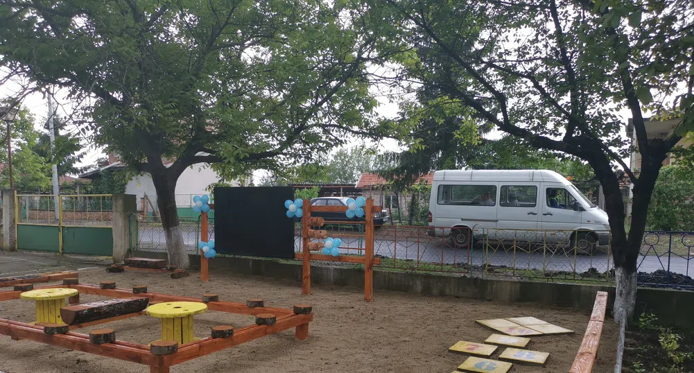 УНИКА зарадва децата в пострадало от наводнения село