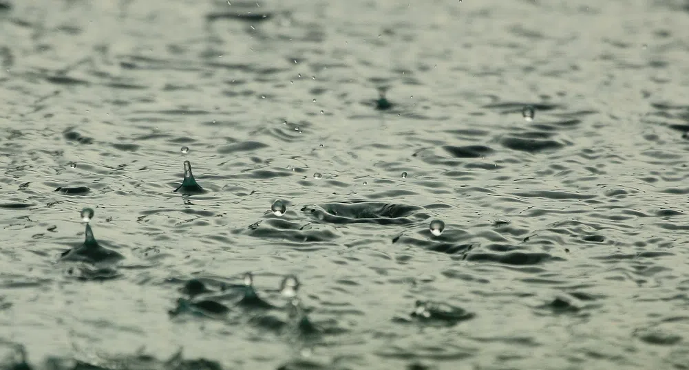 ОАЕ предизвиква дъжд по изкуствен начин, за да се бори с горещините